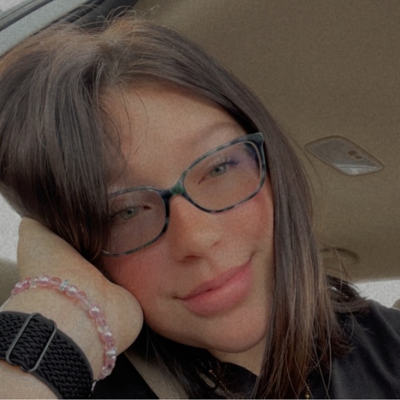 Meet your Posher, Lexi - Picture 1 of 1